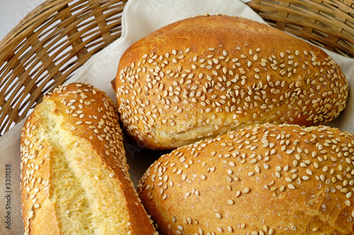 durum wheat bred rolls in basket (1)