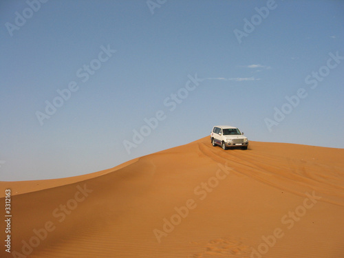 jeep nel deserto