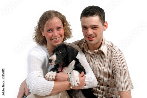 young happy couple and puppy © Lars Christensen