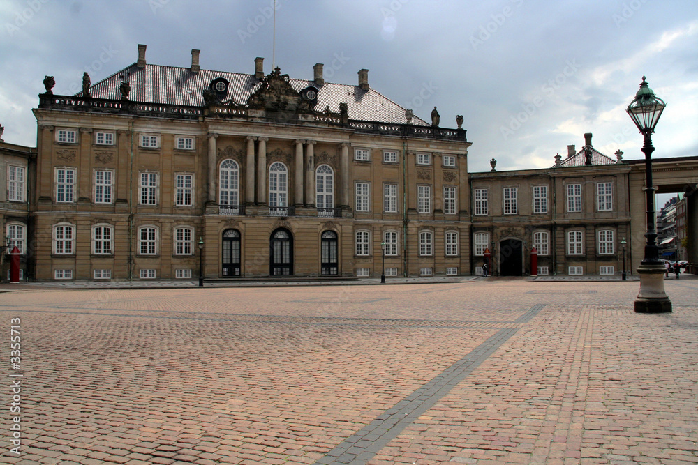 amalienborg palace in copenhagen