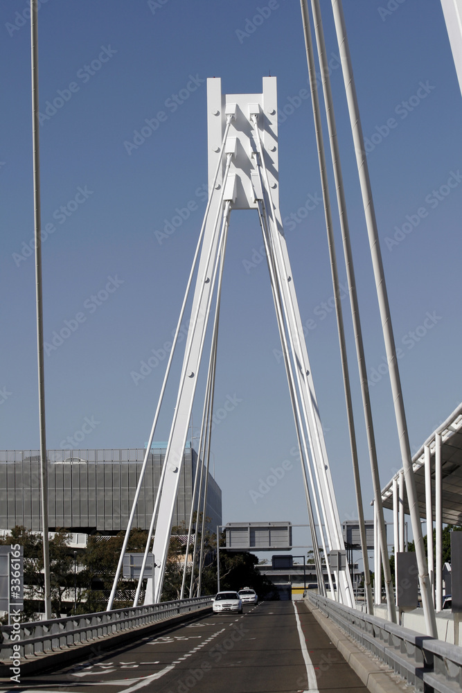 Fototapeta premium road and white bridge pylon