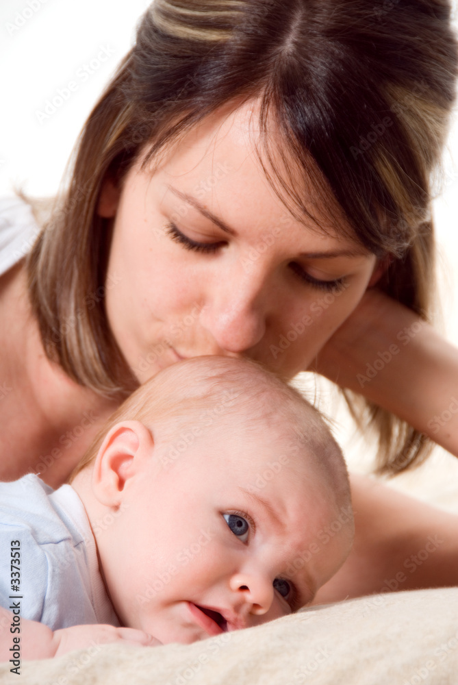 mom's kiss mom's kiss