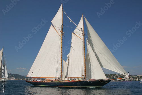 bateau à voile en mer