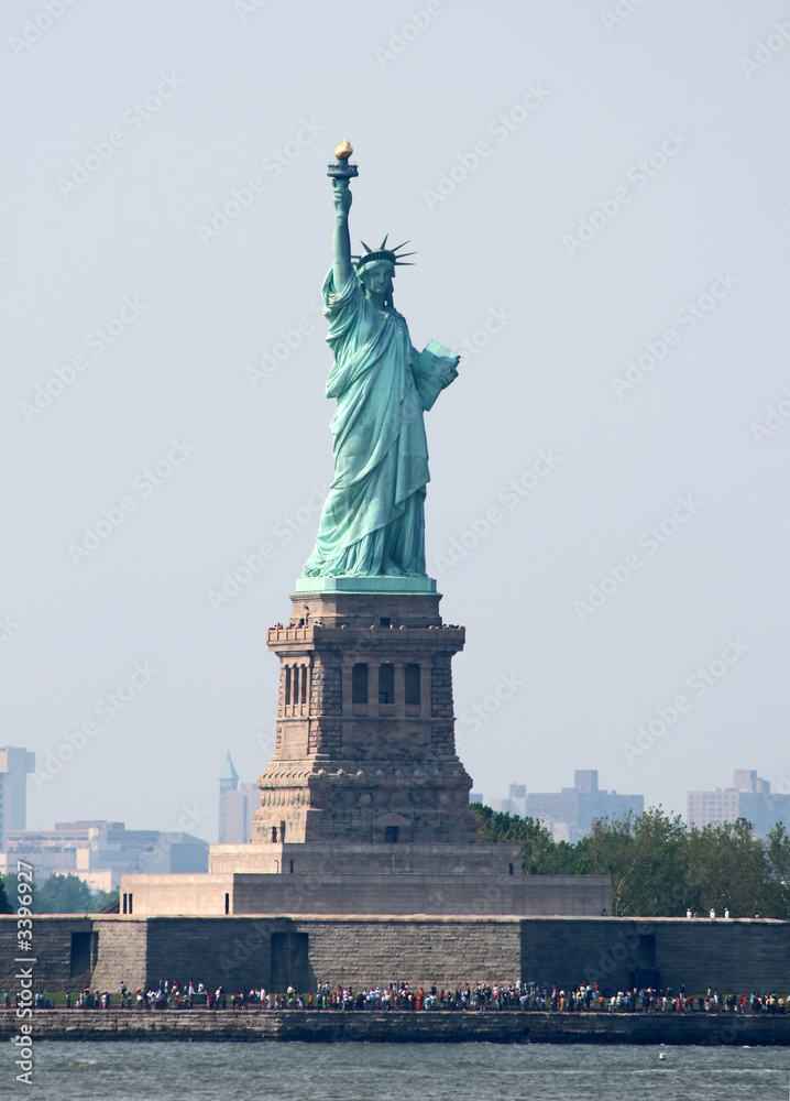 Fototapeta premium the statue of liberty in new york harbor