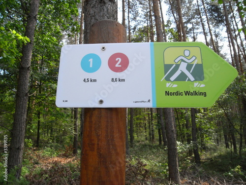 nordicwalkingwegzeichen photo