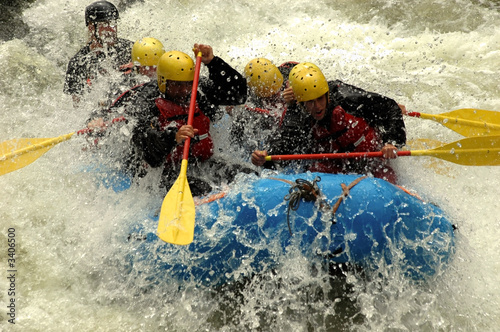 splash action rafting photo