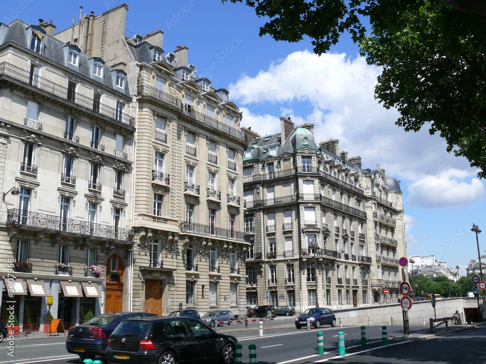 rue avec immeubles en pierre, paris viii