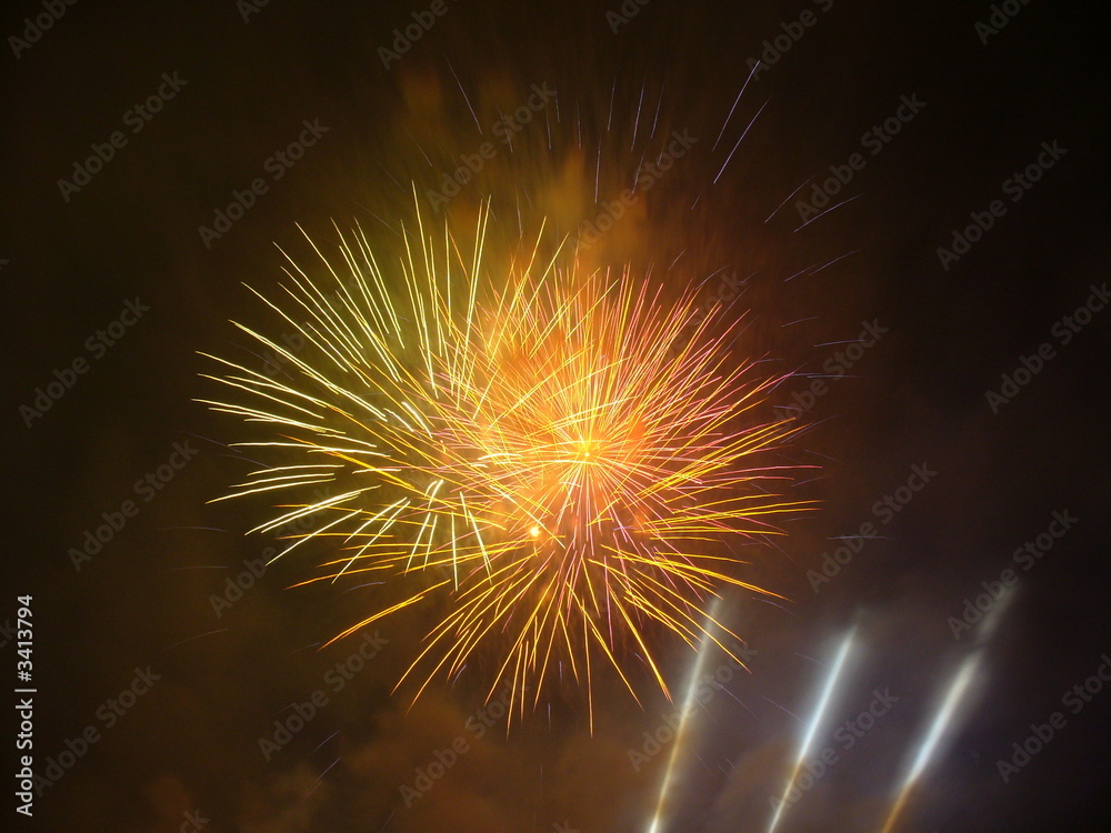 feu d'artifice jaune et orange feu d'artifice jaune et orange
