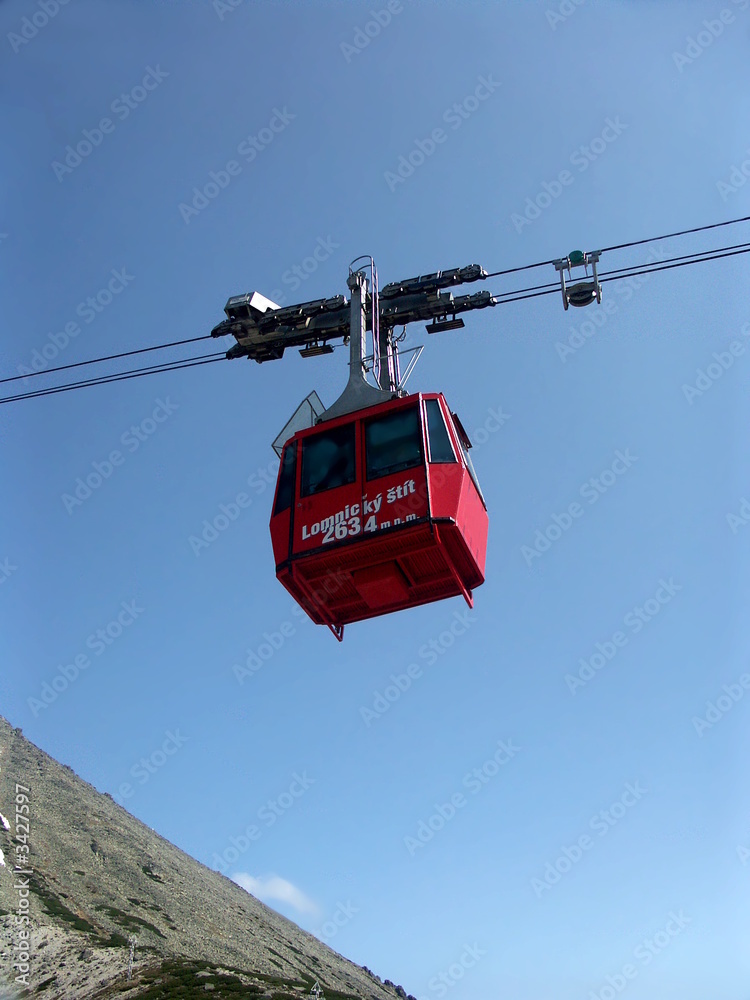 Fototapeta premium seilbahn am himmel