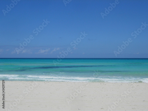 plage de sable te ciel bleu    cuba