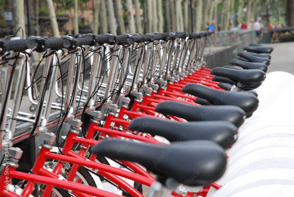 Fototapeta premium rote fahrräder in barcelona-spain