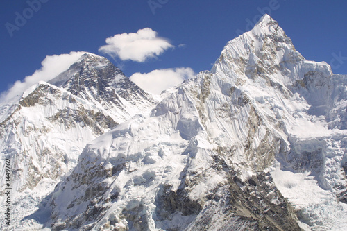 mount everest 8848 meter – nepal © Momentum