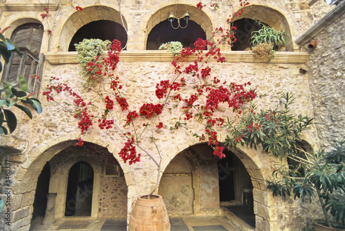 crete courtyard-1a