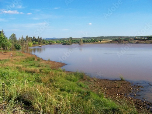 pantano de guareña al atardecer