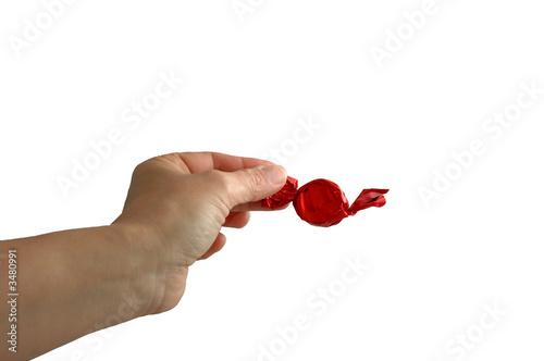 mano entregando caramelo