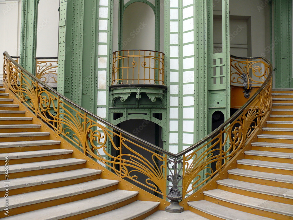 Fototapeta premium escaliers intérieurs du grand palais, paris viii