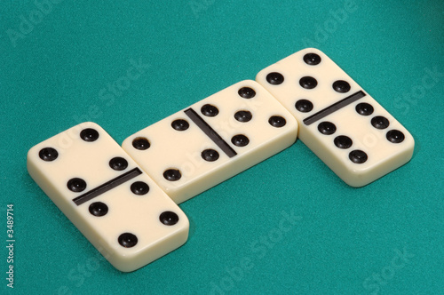 dominoes game