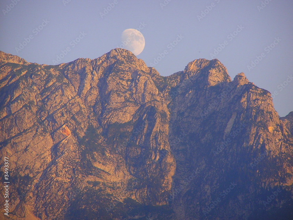 Plakat moon above mountains 3