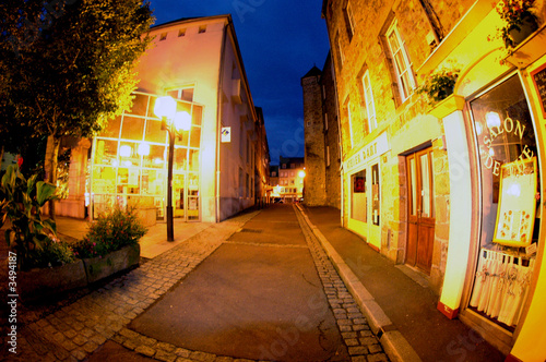 Fototapeta Naklejka Na Ścianę i Meble -  une rue la nuit