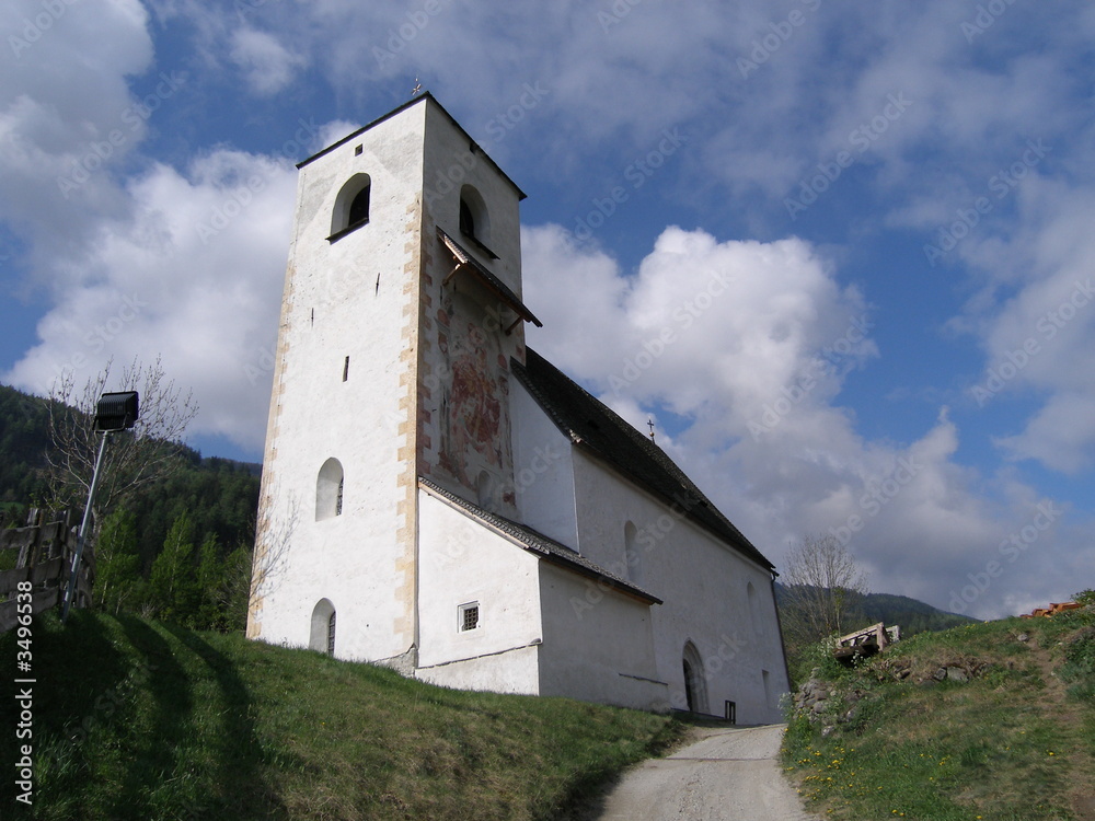 Fototapeta premium romanische kirche in tirol