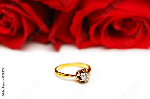 diamond ring and roses at the background