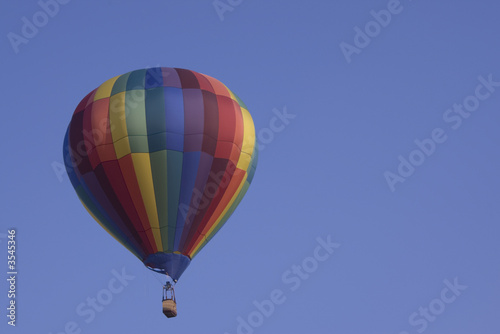  hot air balloon in the blue sky