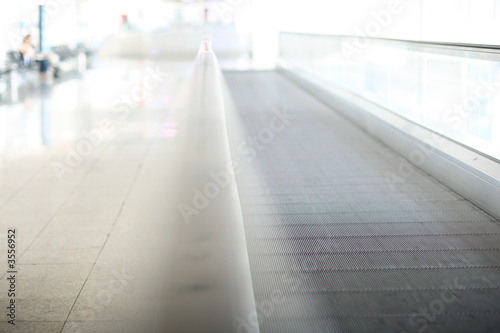 Wallpaper Mural Rolltreppe im Flughafen Torontodigital.ca
