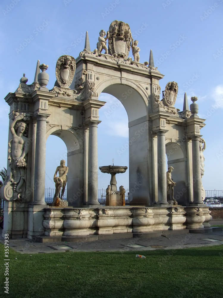 Fototapeta premium Fontana ad arco