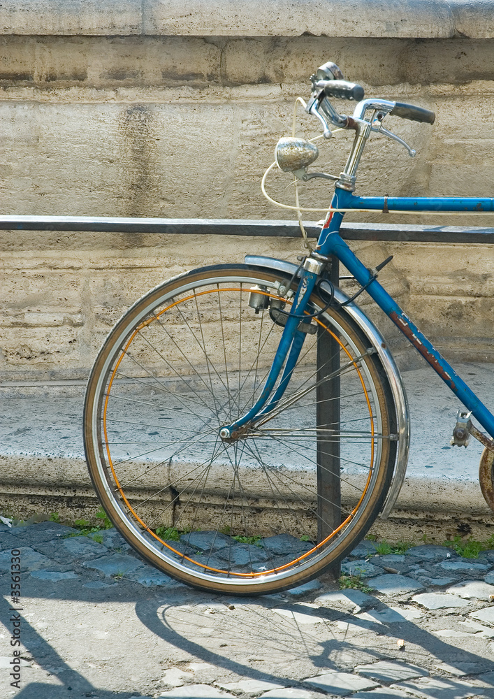 Old bicycle in the street of Rome