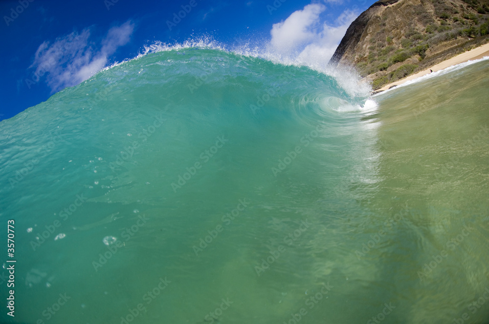 giant breaking wave in hawaii giant breaking wave in hawaii