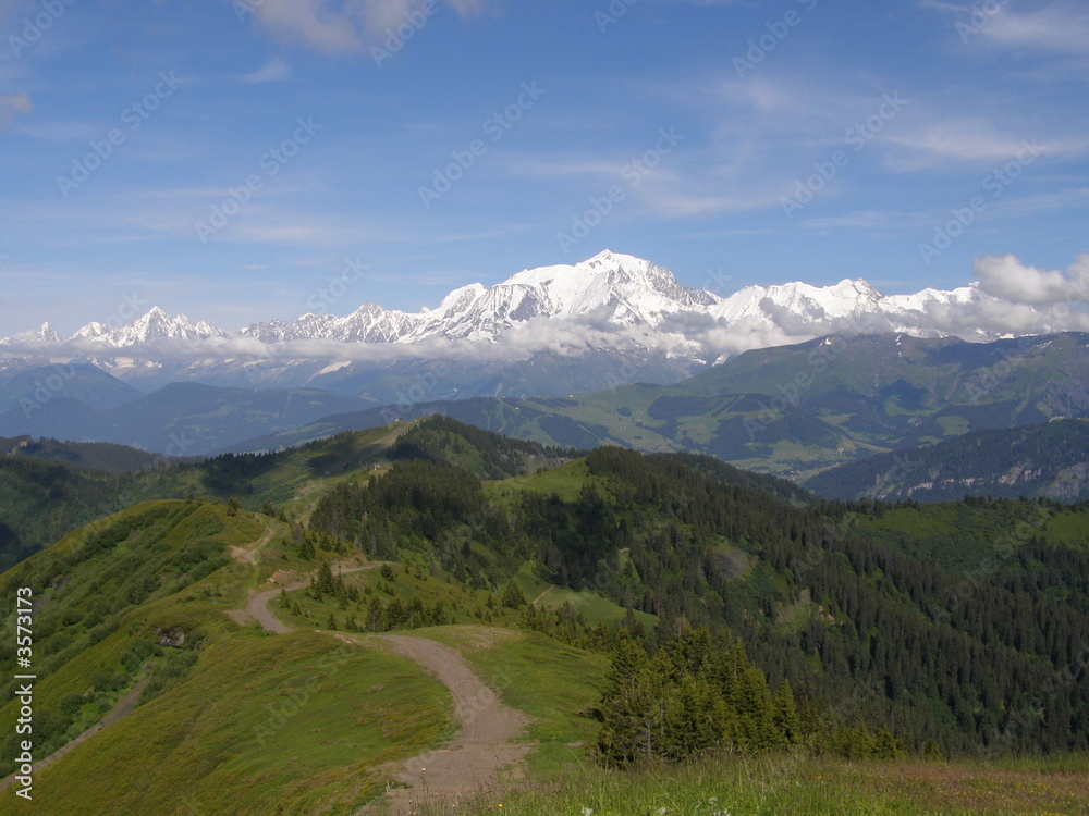 chemin randonnée devant Mont Blanc