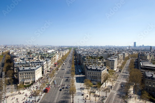 Fototapeta Naklejka Na Ścianę i Meble -  View up the Champs Elysees, Paris, France