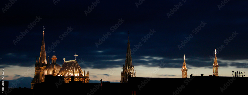 Foto dächer von aachen am abend