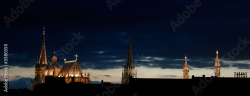 dächer von aachen am abend