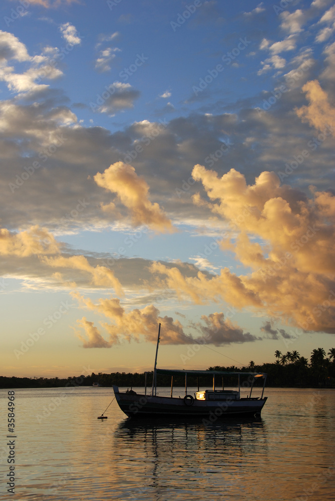 Obraz premium bateau au crepuscule