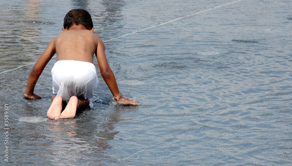 Fototapeta premium child on water mirror 1