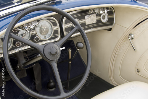 Close up detail of a classic car at a car show © MarketingShotz