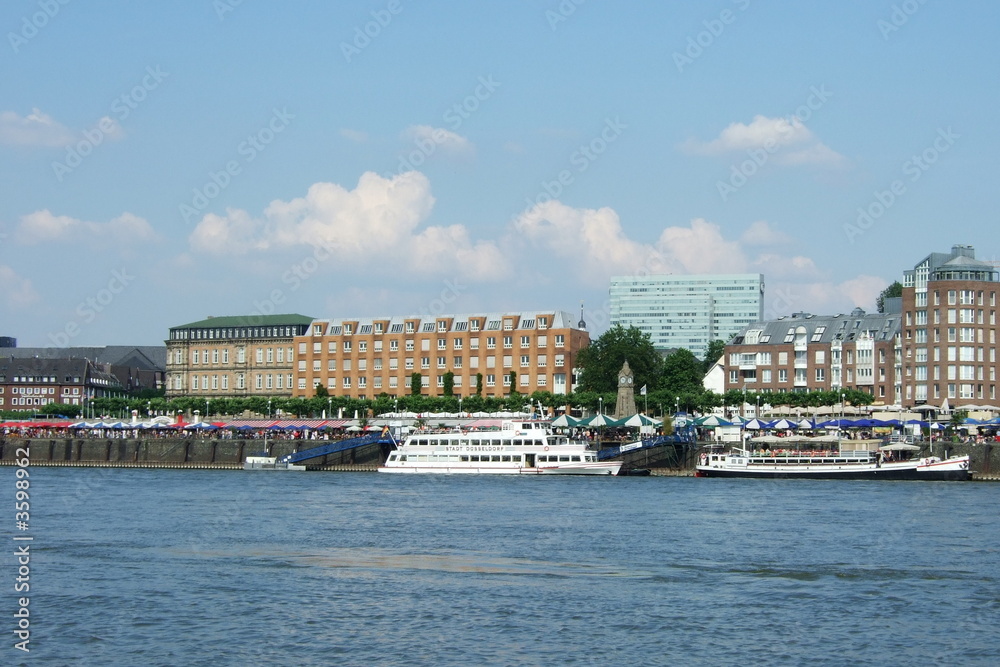 Fototapeta premium Düsseldorf am Rhein