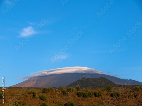Etna nuvola lenticolare photo
