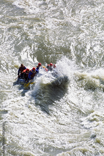 .ALASKA . RAFTING SUR LA TANANA RIVER .