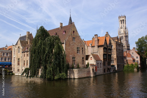 Maisons au bord du canal