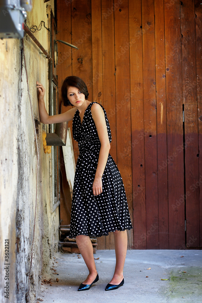 Fototapeta premium Fashion model - urban scene 
