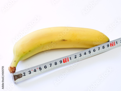 Banana and its size with a measuring roulette