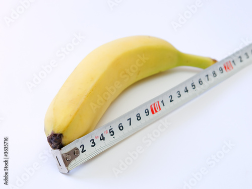 Banana and its size with a measuring roulette