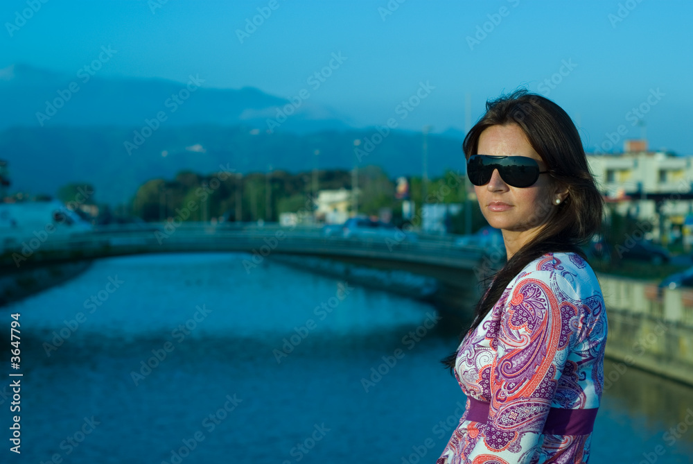 Natural light portraiture of an attractive girl at sunset