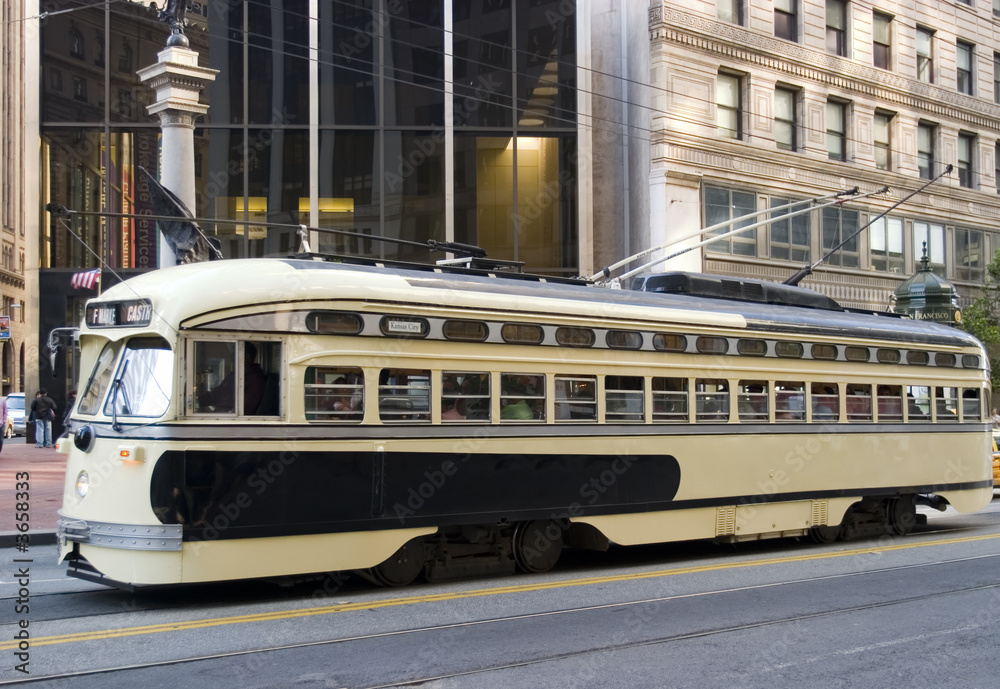 Fototapeta premium Wózek żółto-brązowy