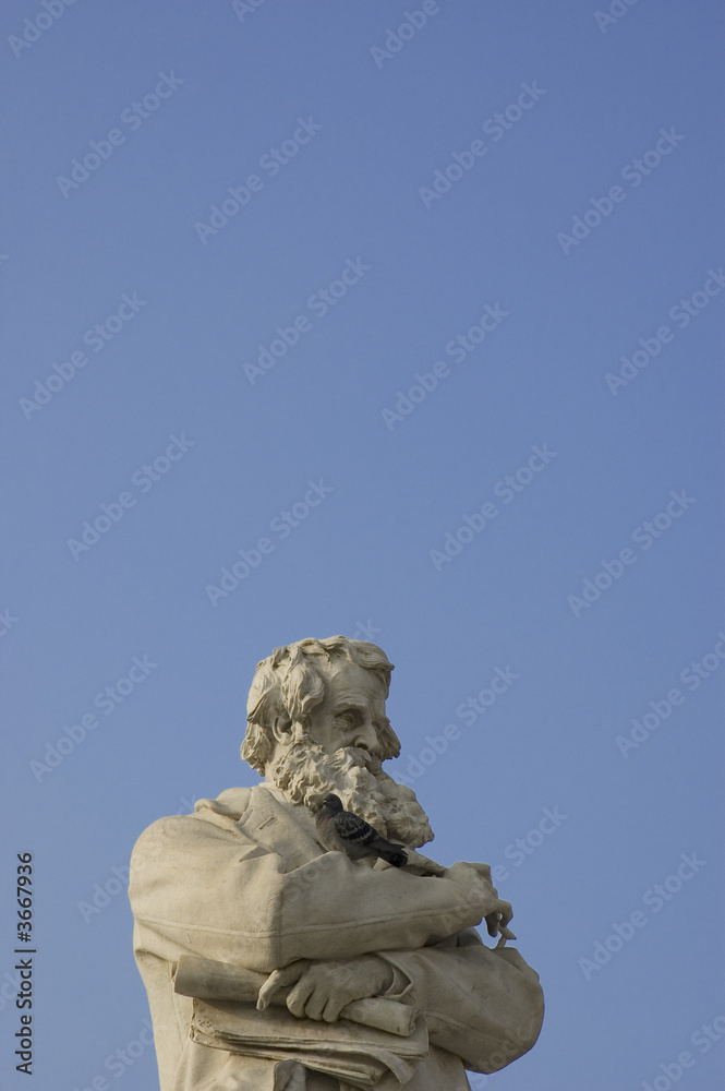 statue statue