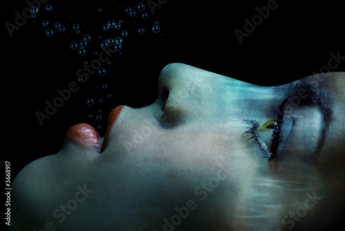 The last breath of the drowned woman under the water