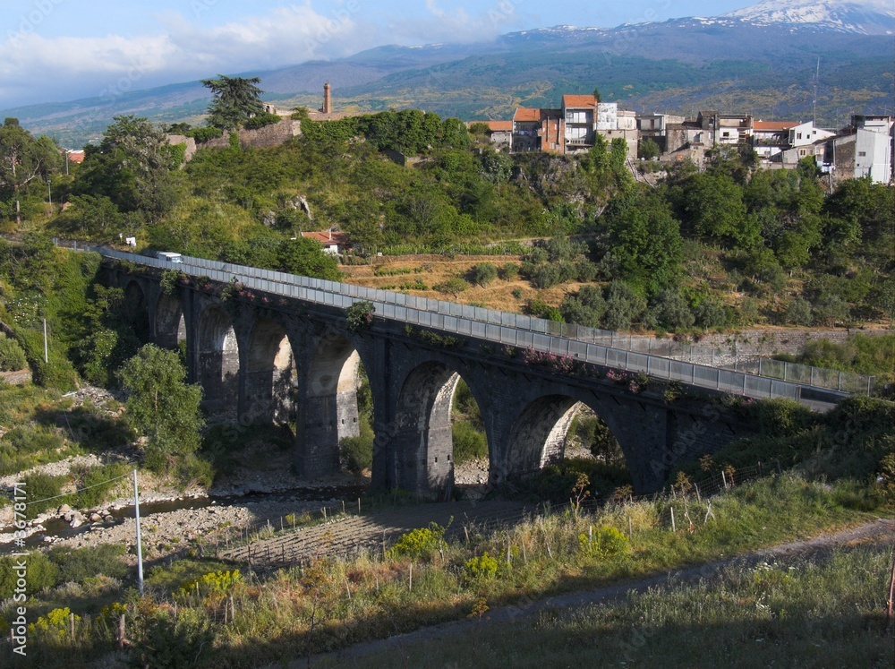 Randazzo ponte sul fiume Alcantara