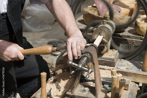 Foto Woodturning. A craftsman turning wood on a lathe